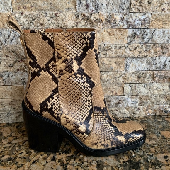 Tory Burch Heeled Ankle Boot Stamped Snake Printed Leather Pale Desert Roccia - Picture 2 of 5